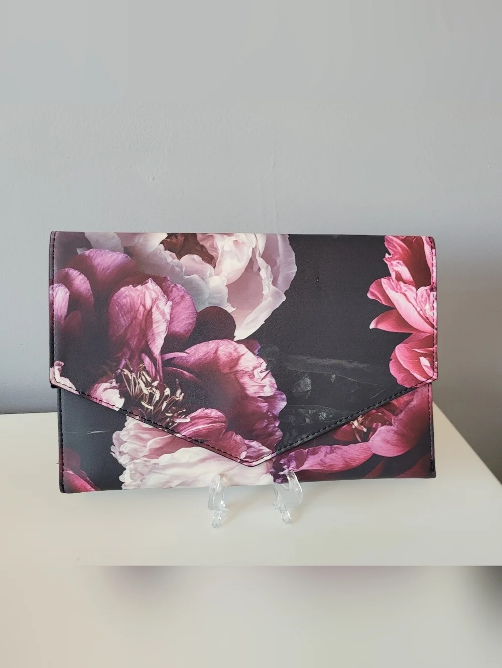 Saint Ivvy Mika Clutch, BNWOT